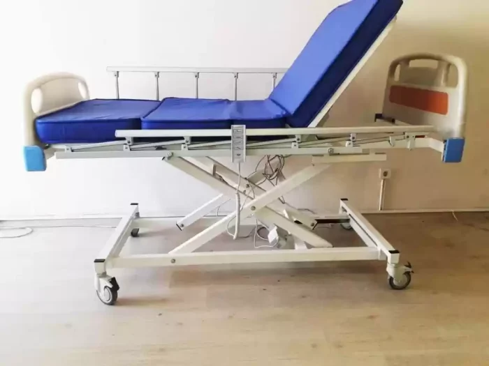 3 Motorlu Asansör Özellikli Hasta Karyolası